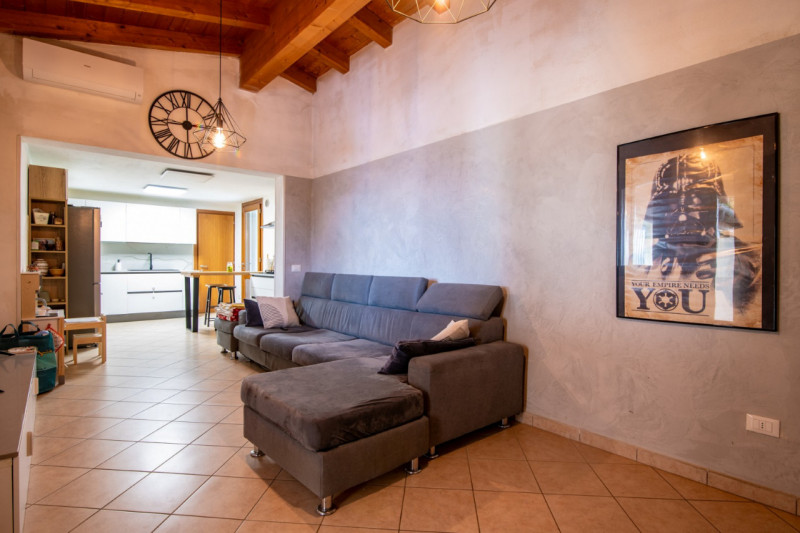 Ad Abano Terme, nel quartiere San Lorenzo, proponiamo in vendita moderno appartamento sviluppato ...