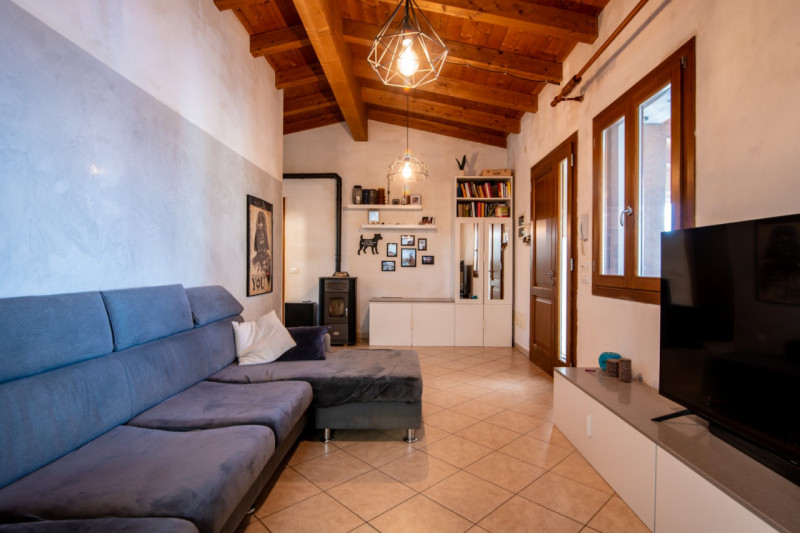 Ad Abano Terme, nel quartiere San Lorenzo, proponiamo in vendita moderno appartamento sviluppato ...