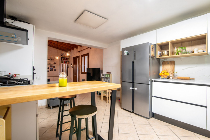 Ad Abano Terme, nel quartiere San Lorenzo, proponiamo in vendita moderno appartamento sviluppato ...