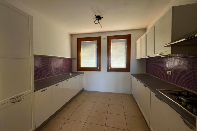 Metro Immobiliare propone in affitto una splendida porzione di bifamiliare completamente indipend...