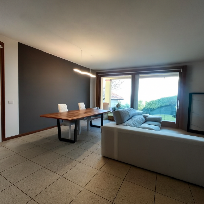 Metro Immobiliare propone in affitto una splendida porzione di bifamiliare completamente indipend...