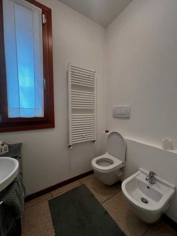 Metro Immobiliare propone in affitto una splendida porzione di bifamiliare completamente indipend...