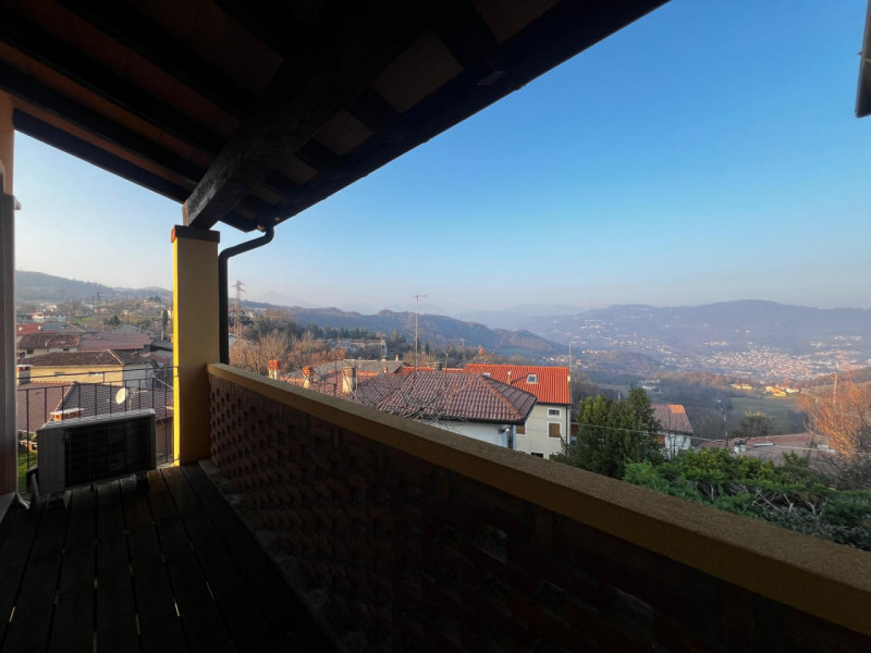 Metro Immobiliare propone in affitto una splendida porzione di bifamiliare completamente indipend...