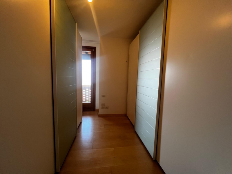 Metro Immobiliare propone in affitto una splendida porzione di bifamiliare completamente indipend...