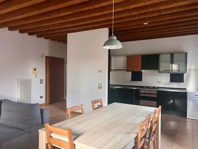 UBICAZIONE E CONTESTO

Nella zona ovest di Vicenza, al di fuori delle mura del centro storico, pr...