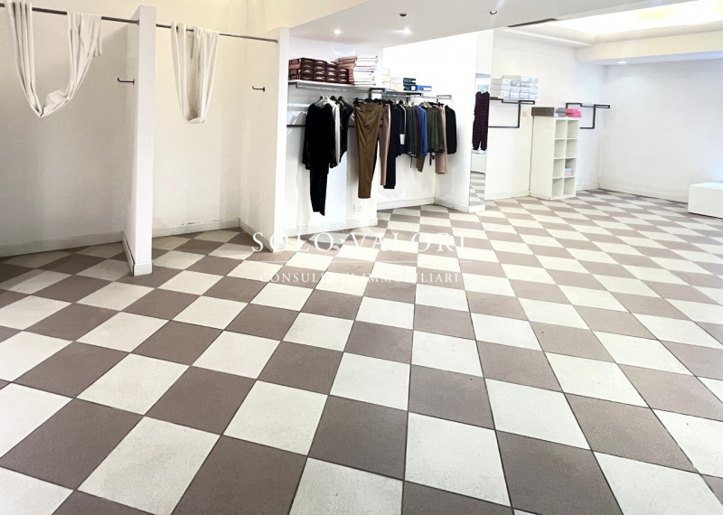 Rif. NEG13 (per info 338 9387816 Matteo)

Proponiamo in vendita un negozio situato in posizione s...