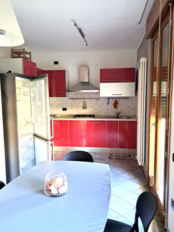 A TRIBANO CENTRO APPARTAMENTO IN LOCAZIONE !!!, COMODISSIMO, AL PIANO PRIMO !!!

Sono Vilma Lazza...