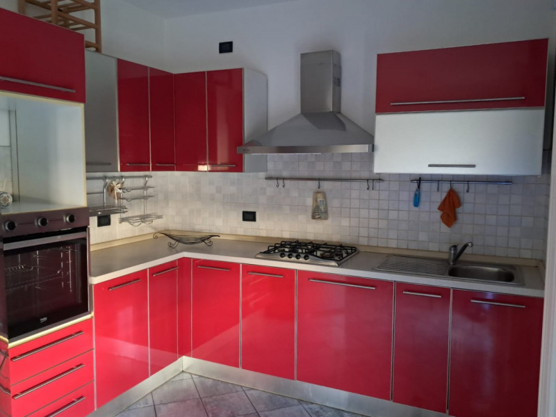 A TRIBANO CENTRO APPARTAMENTO IN LOCAZIONE !!!, COMODISSIMO, AL PIANO PRIMO !!!

Sono Vilma Lazza...