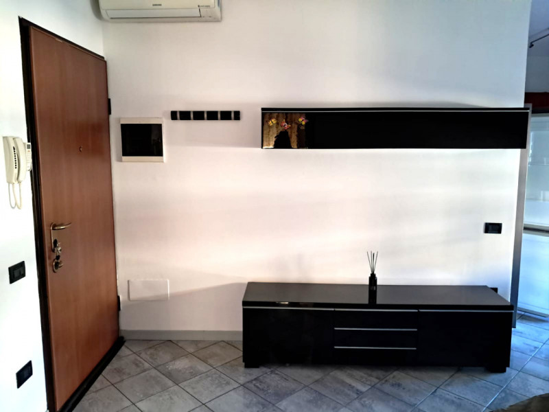 A TRIBANO CENTRO APPARTAMENTO IN LOCAZIONE !!!, COMODISSIMO, AL PIANO PRIMO !!!

Sono Vilma Lazza...