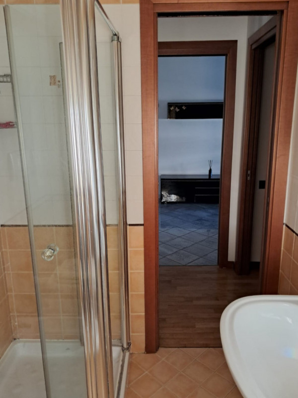 A TRIBANO CENTRO APPARTAMENTO IN LOCAZIONE !!!, COMODISSIMO, AL PIANO PRIMO !!!

Sono Vilma Lazza...