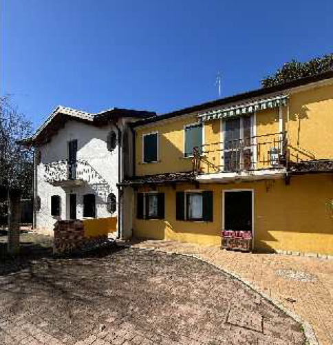 Rif. A.A.58-24

Vendita all'asta - porzione di fabbricato residenziale su 2 livelli in data 17 fe...