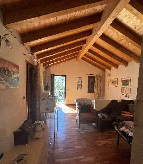 Rif. A.A.58-24

Vendita all'asta - porzione di fabbricato residenziale su 2 livelli in data 17 fe...