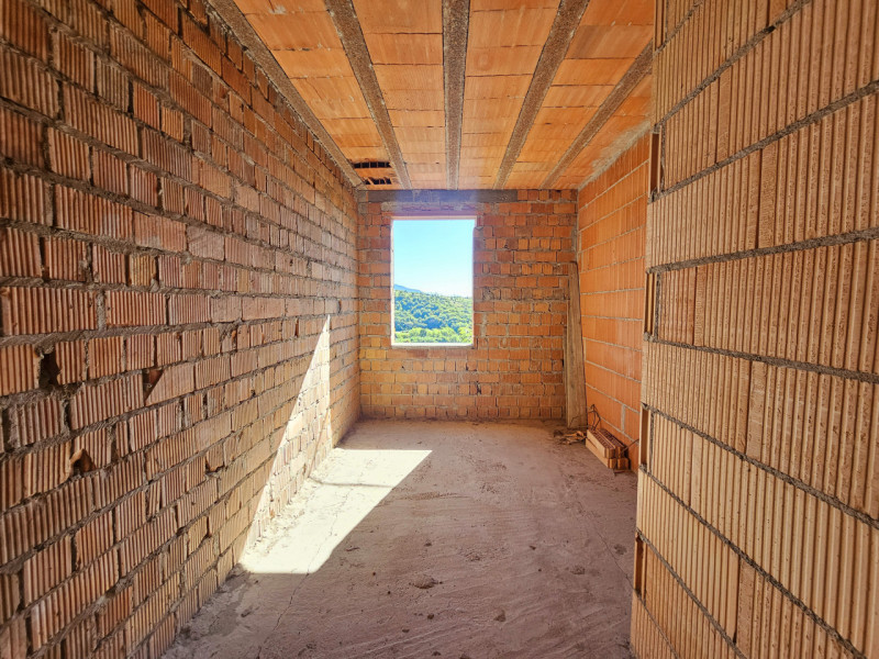 In una posizione privilegiata a Baone, località Valle San Giorgio, proponiamo in vendita porzione...