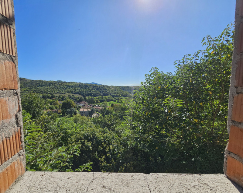 In una posizione privilegiata a Baone, località Valle San Giorgio, proponiamo in vendita porzione...