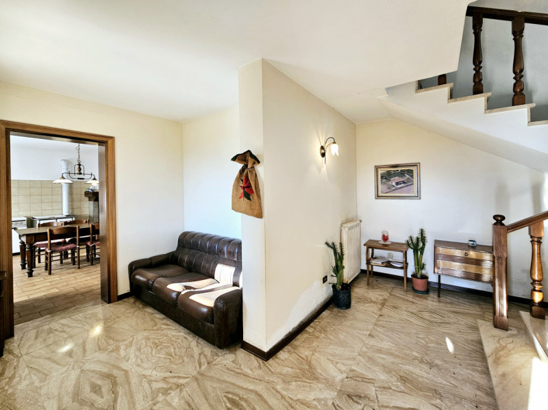 In una posizione tranquilla a Lozzo Atestino, località Lanzetta, proponiamo in vendita ampia casa...