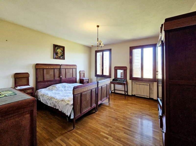 In una posizione tranquilla a Lozzo Atestino, località Lanzetta, proponiamo in vendita ampia casa...