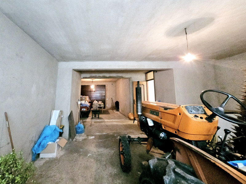 In una posizione tranquilla a Lozzo Atestino, località Lanzetta, proponiamo in vendita ampia casa...