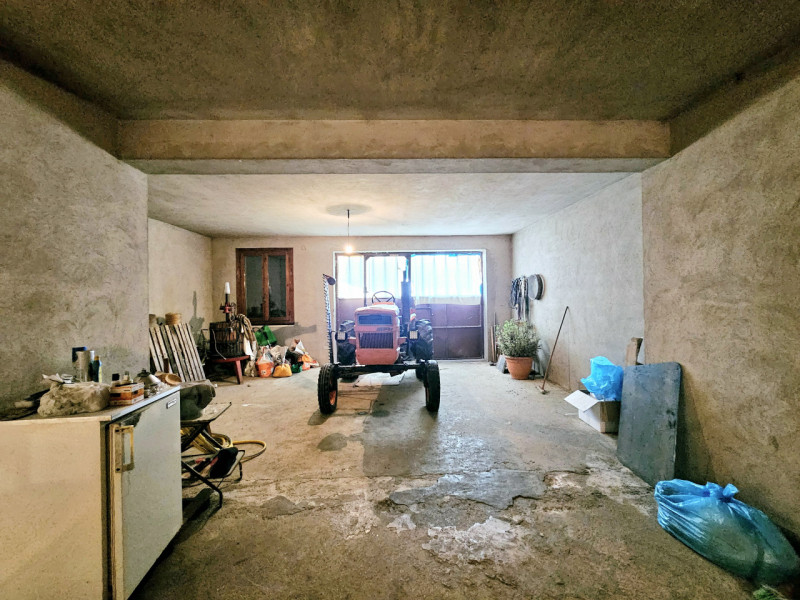 In una posizione tranquilla a Lozzo Atestino, località Lanzetta, proponiamo in vendita ampia casa...