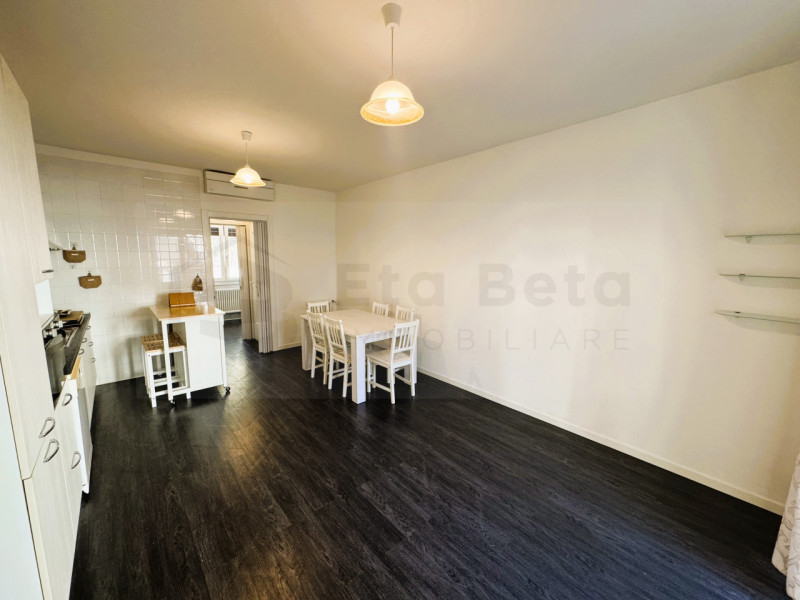 Proponiamo un bellissimo appartamento bilocale di 65 mq, recentemente ristrutturato grazie al bon...