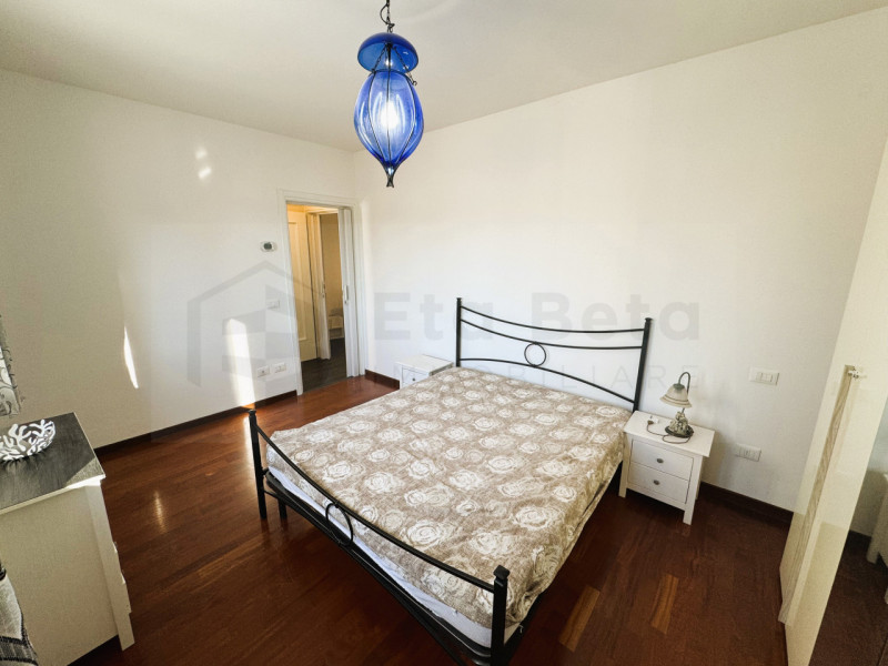 Proponiamo un bellissimo appartamento bilocale di 65 mq, recentemente ristrutturato grazie al bon...