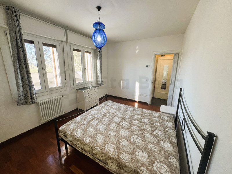 Proponiamo un bellissimo appartamento bilocale di 65 mq, recentemente ristrutturato grazie al bon...