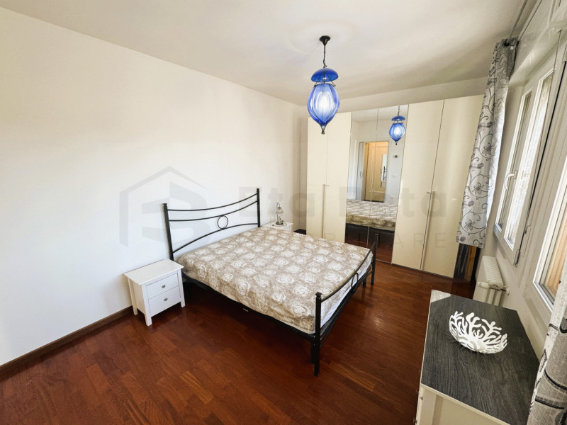 Proponiamo un bellissimo appartamento bilocale di 65 mq, recentemente ristrutturato grazie al bon...