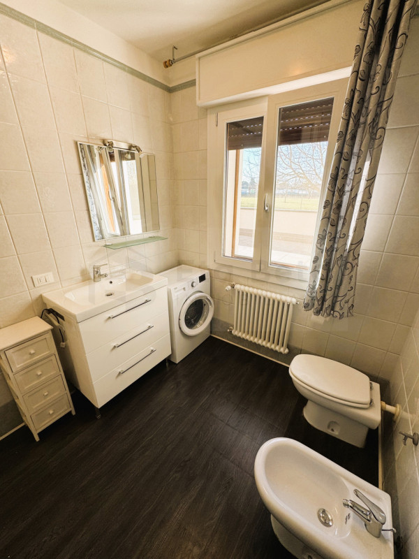 Proponiamo un bellissimo appartamento bilocale di 65 mq, recentemente ristrutturato grazie al bon...