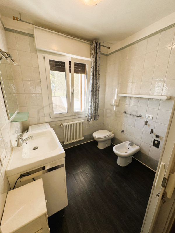 Proponiamo un bellissimo appartamento bilocale di 65 mq, recentemente ristrutturato grazie al bon...