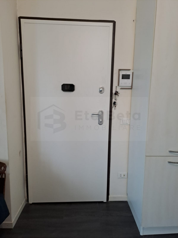 Proponiamo un bellissimo appartamento bilocale di 65 mq, recentemente ristrutturato grazie al bon...