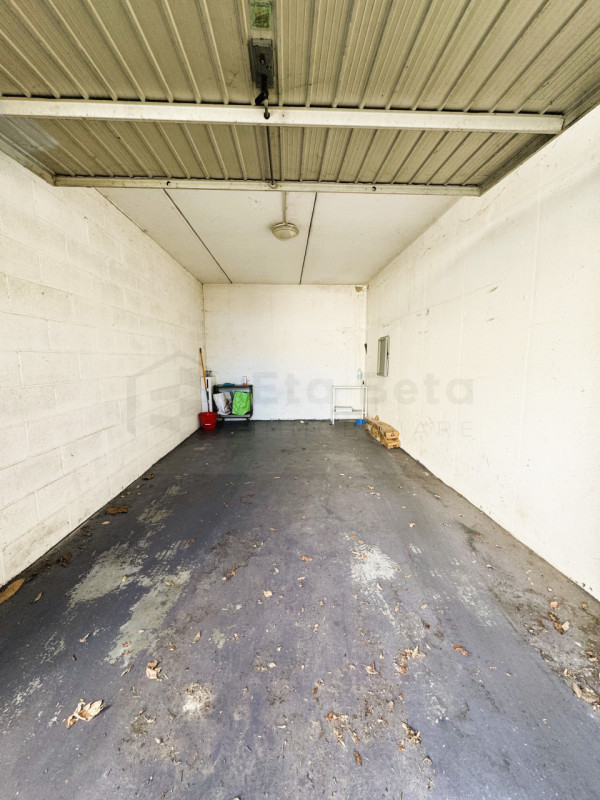 Proponiamo un bellissimo appartamento bilocale di 65 mq, recentemente ristrutturato grazie al bon...