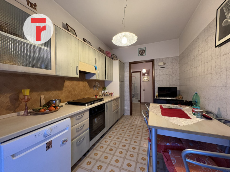 - IMMOBILE PER INVESTIMENTO - 

Quartiere San Lorenzo, appartamento inserito in una palazzina sig...