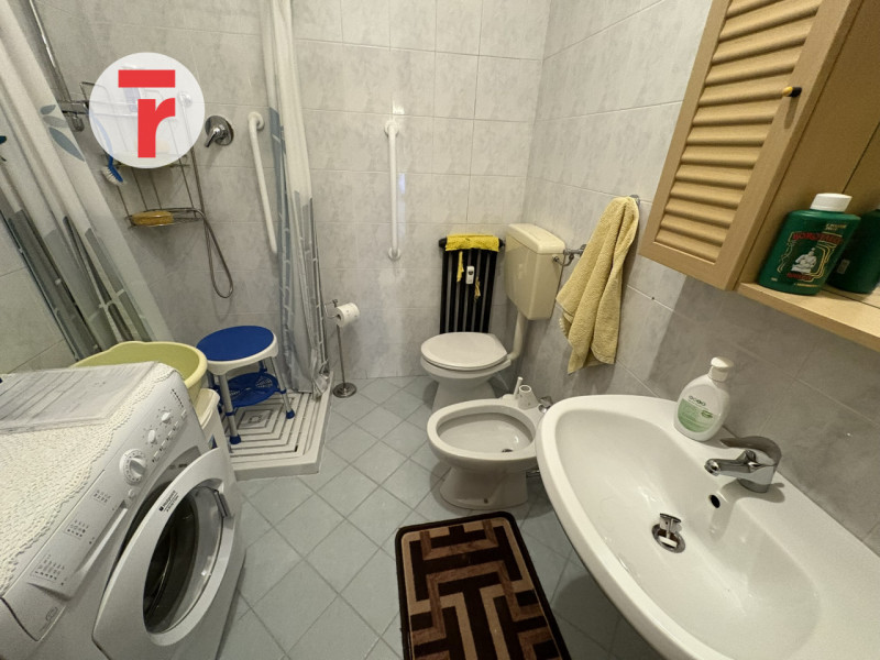 - IMMOBILE PER INVESTIMENTO - 

Quartiere San Lorenzo, appartamento inserito in una palazzina sig...