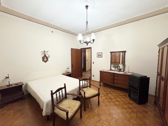 BASTIA DI ROVOLON (PD) Appartamento in centro paese datato di mq. 150 , da rimodernare, al piano ...