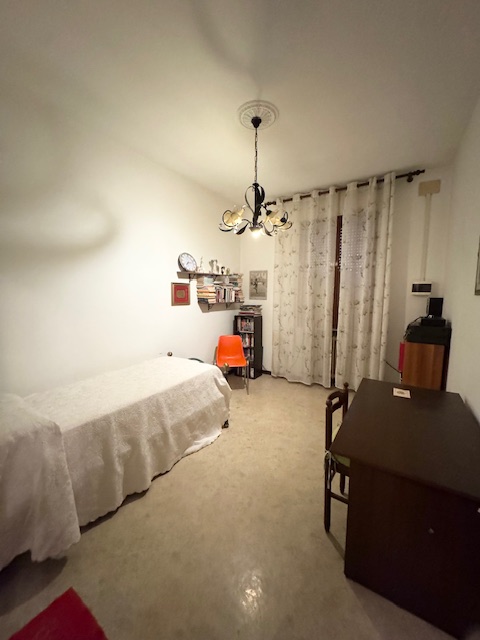 BASTIA DI ROVOLON (PD) Appartamento in centro paese datato di mq. 150 , da rimodernare, al piano ...