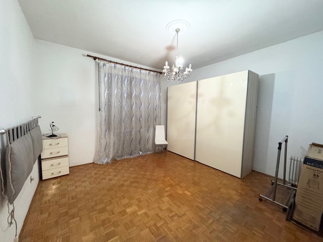 BASTIA DI ROVOLON (PD) Appartamento in centro paese datato di mq. 150 , da rimodernare, al piano ...