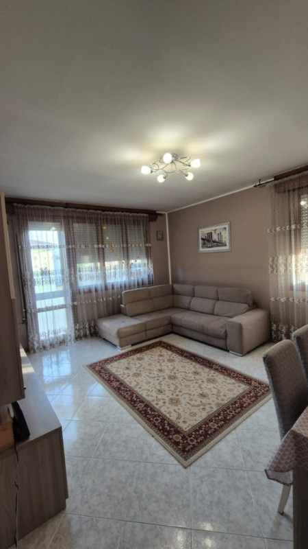 CENTRALISSIMA, COMODISSIMA AI SERVIZI A PIEDI, 1/2 BIFAMILIARE IN ORIZZONTALE AL 1° PIANO DI MQ 1...