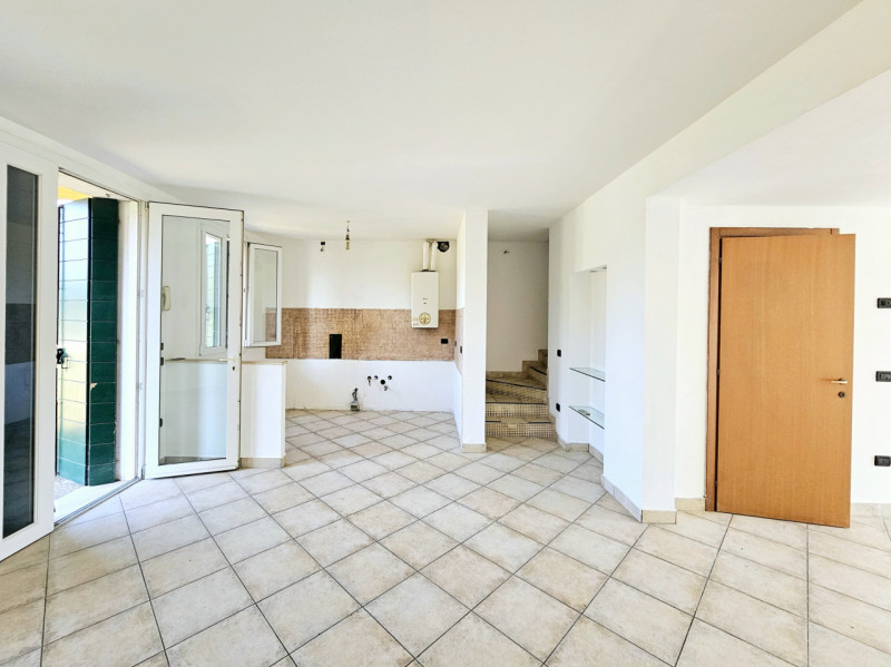 A Borgo Veneto, località Megliadino San Fidenzio, proponiamo in vendita villetta a schiera centra...