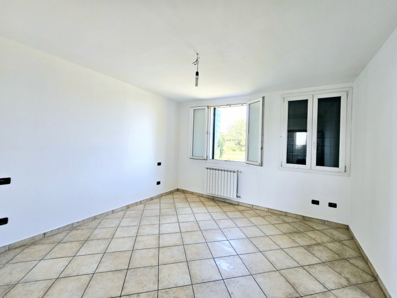 A Borgo Veneto, località Megliadino San Fidenzio, proponiamo in vendita villetta a schiera centra...