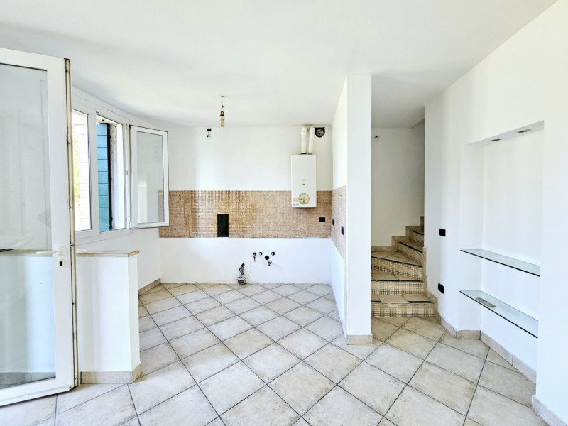 A Borgo Veneto, località Megliadino San Fidenzio, proponiamo in vendita villetta a schiera centra...