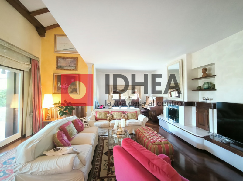 CAORLE CENTRO RIF "FRC2"

In uno dei quartieri più esclusivi di Caorle, a soli 300 metri dal mare...