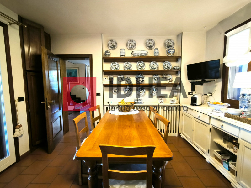 CAORLE CENTRO RIF "FRC2"

In uno dei quartieri più esclusivi di Caorle, a soli 300 metri dal mare...