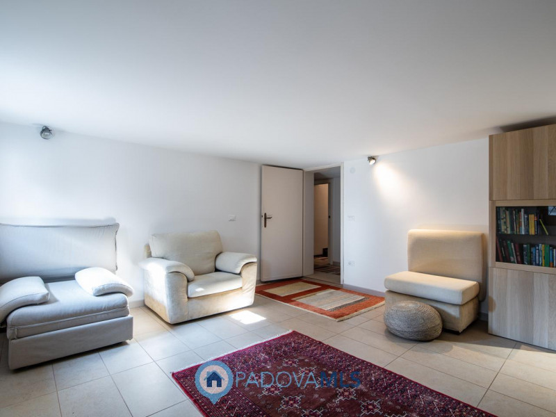 Immobile in esclusiva al Gruppo Padova MLS

Proponiamo mezza bifamiliare Posizionata in un quarti...