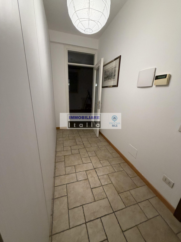 Ampio bilocale situato nel cuore del centro storico di Padova, ideale per chi desidera vivere imm...