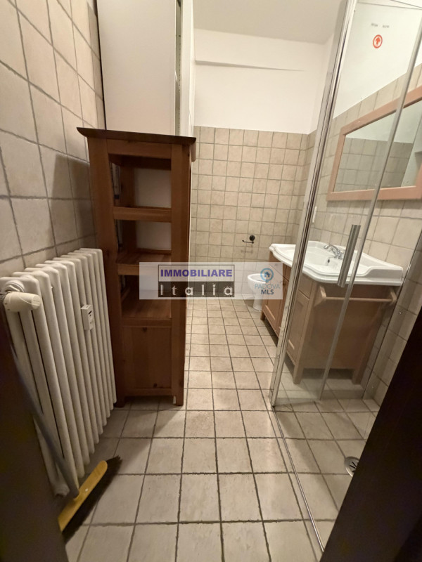 Ampio bilocale situato nel cuore del centro storico di Padova, ideale per chi desidera vivere imm...