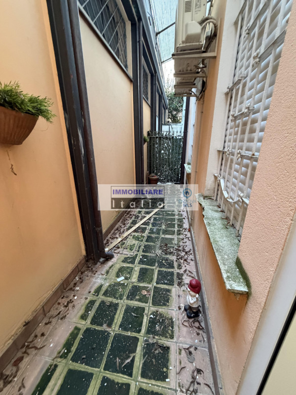 Ampio bilocale situato nel cuore del centro storico di Padova, ideale per chi desidera vivere imm...