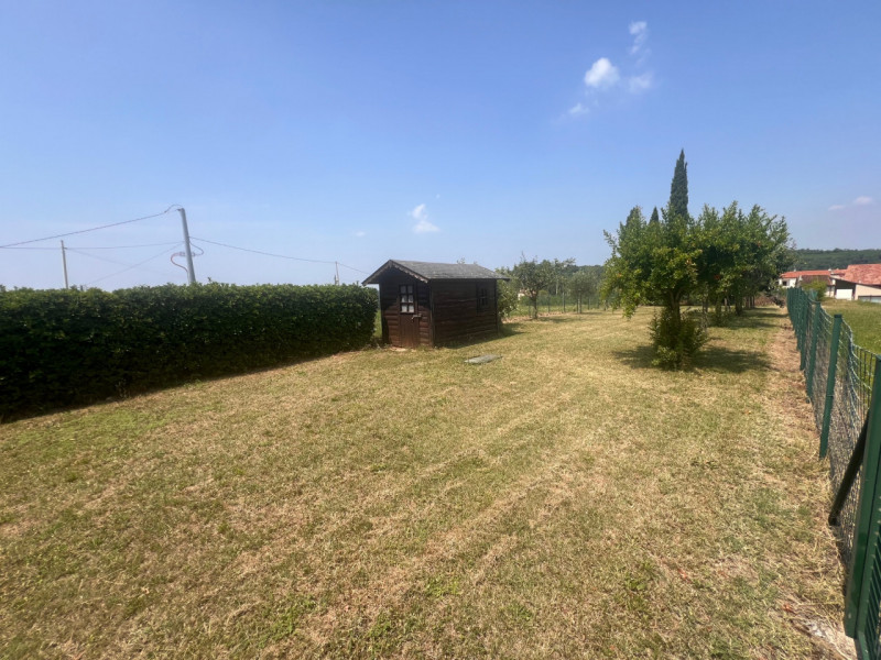 Nei colli Berici in comune di Sarego, proponiamo in vendita un affascinante rustico di circa 155 ...