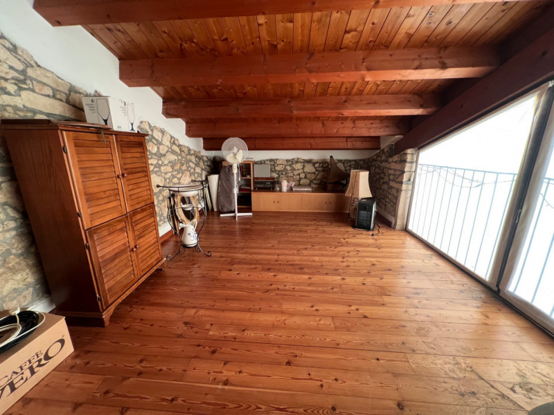 Nei colli Berici in comune di Sarego, proponiamo in vendita un affascinante rustico di circa 155 ...