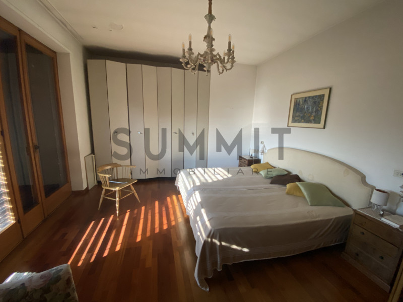 SCHIO - CENTRO:  in splendida zona residenziale, VILLA INDIPENDENTE con piscina costruita ex novo...