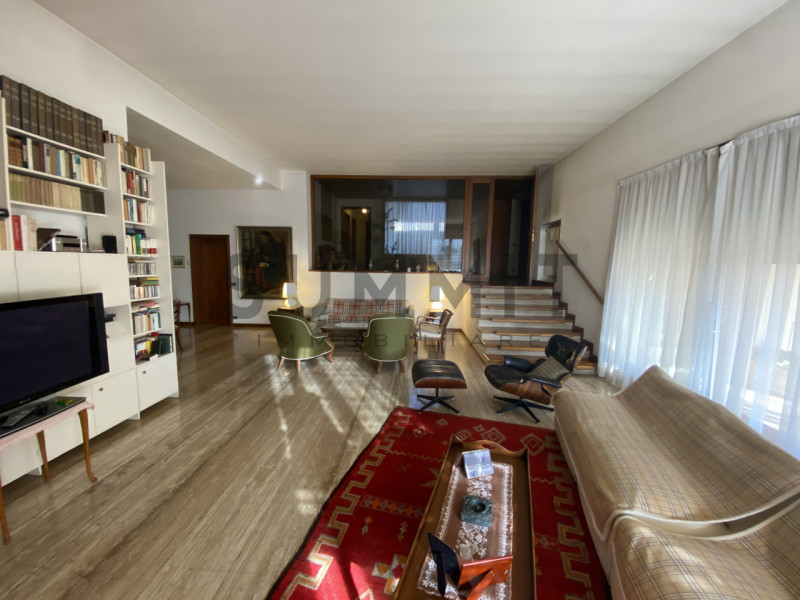 SCHIO - CENTRO:  in splendida zona residenziale, VILLA INDIPENDENTE con piscina costruita ex novo...