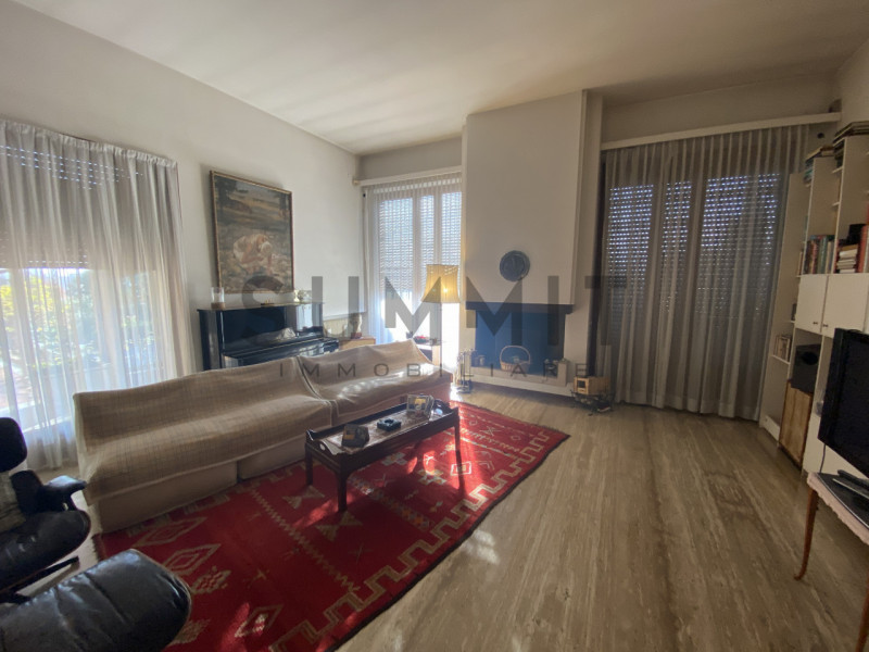 SCHIO - CENTRO:  in splendida zona residenziale, VILLA INDIPENDENTE con piscina costruita ex novo...